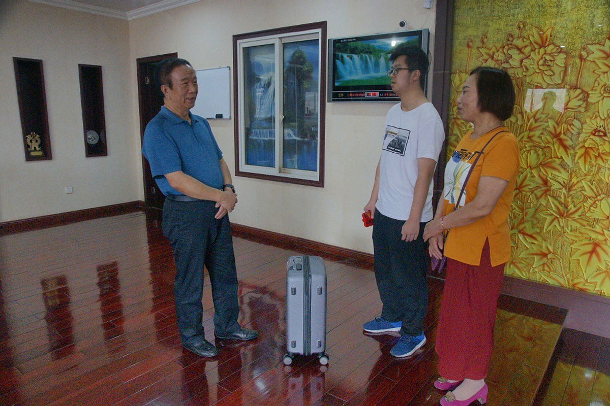 2018年董事長(zhǎng)資助貧困生上大學(xué)